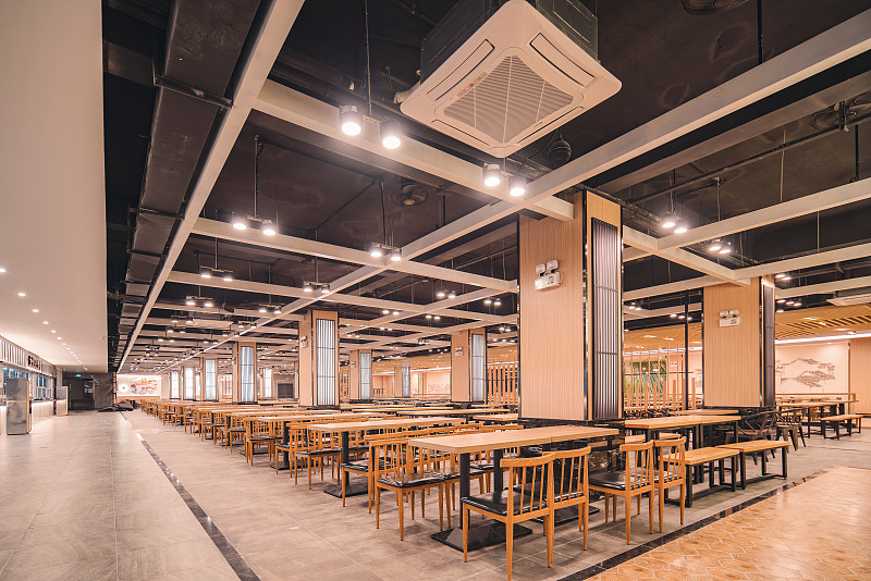 后疫情时代高校食堂室内设计：安全、舒适与智能化的深度融合