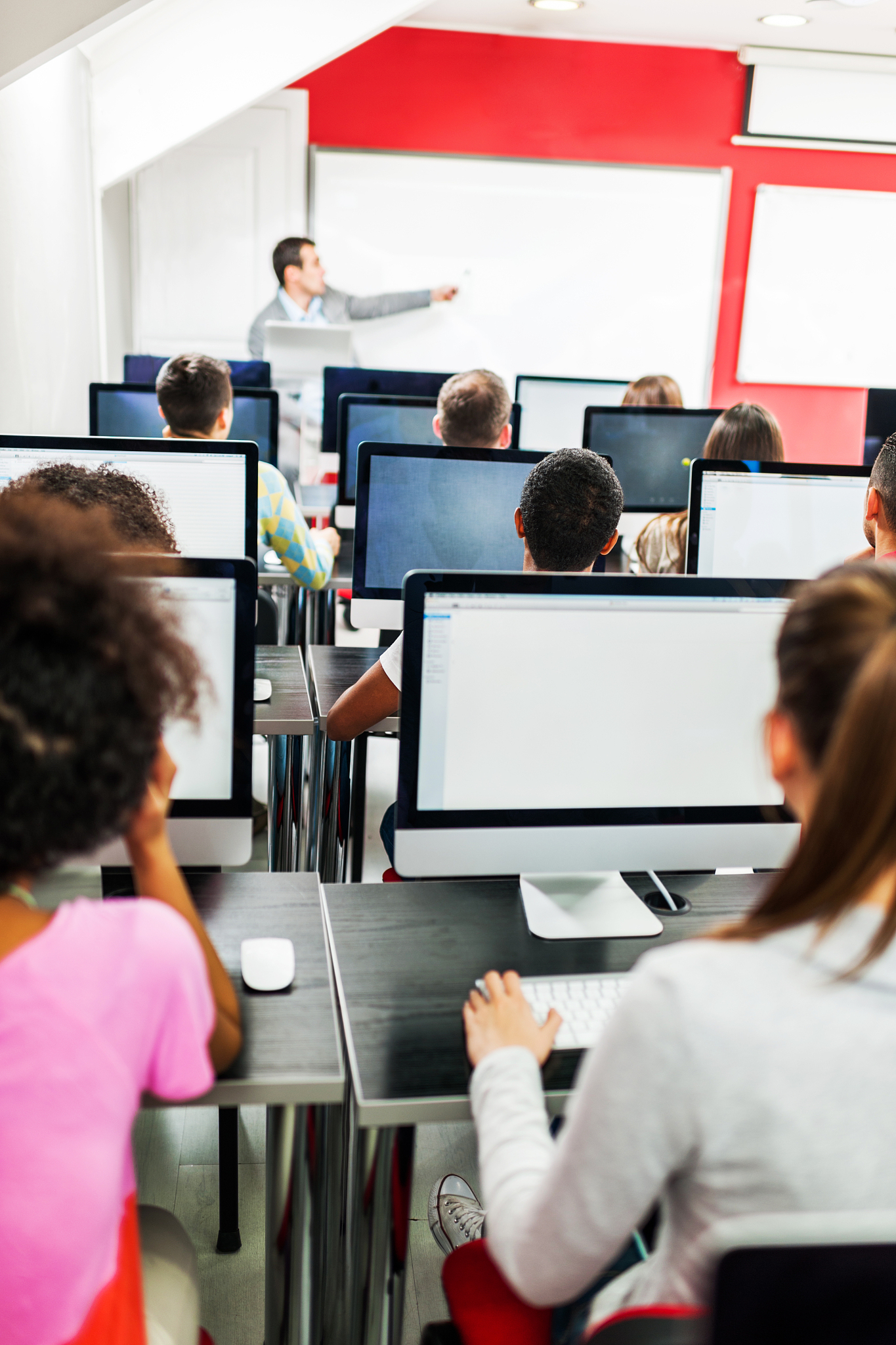 people in a computer seminar.