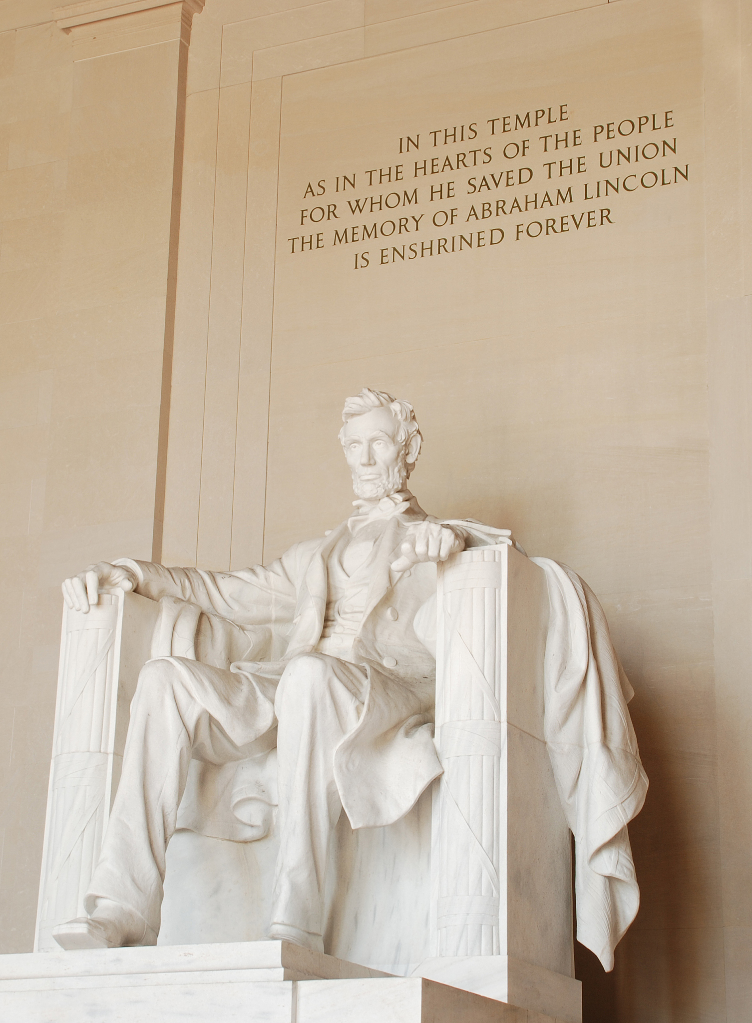 lincoln memorial statue