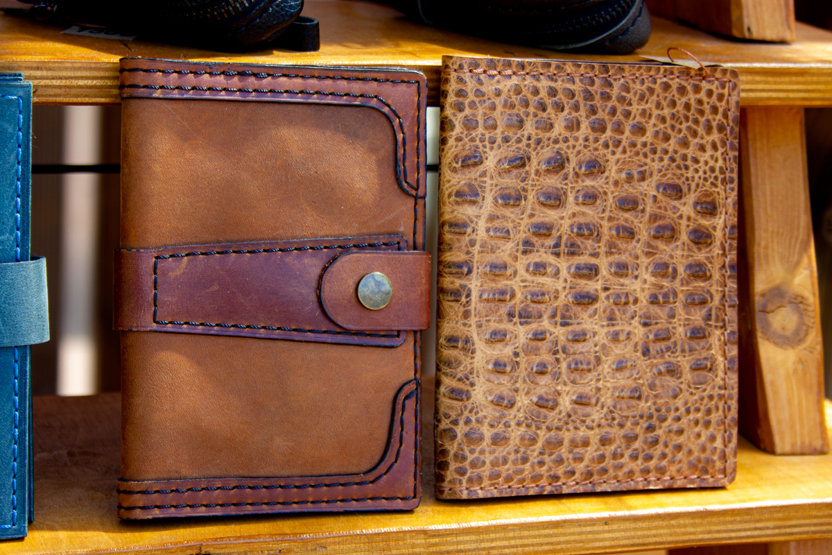 Women's Leather Wallet: Slim, Stylish & RFID Blocking | Designer Clutch for Travel & Everyday