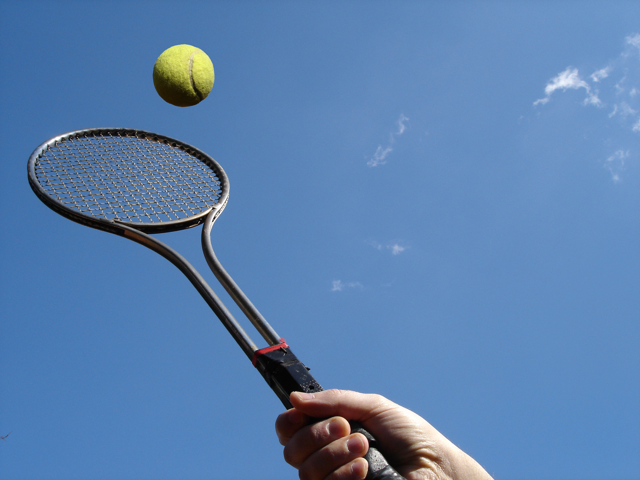 Low Launch Angle Tennis Rackets: Top 10 Models, String & Tension Recommendations