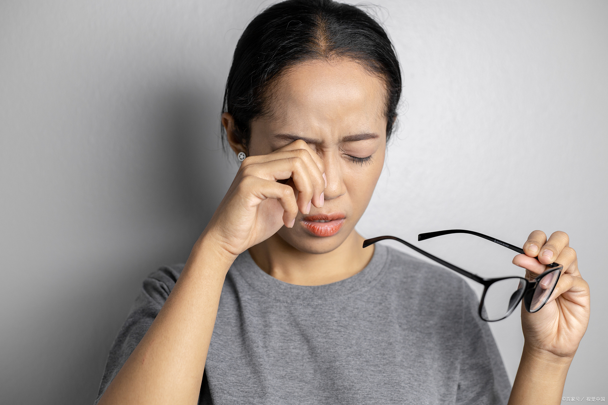 你的眼镜边框长绿毛了吗？这些“脏东西”到底是什么？