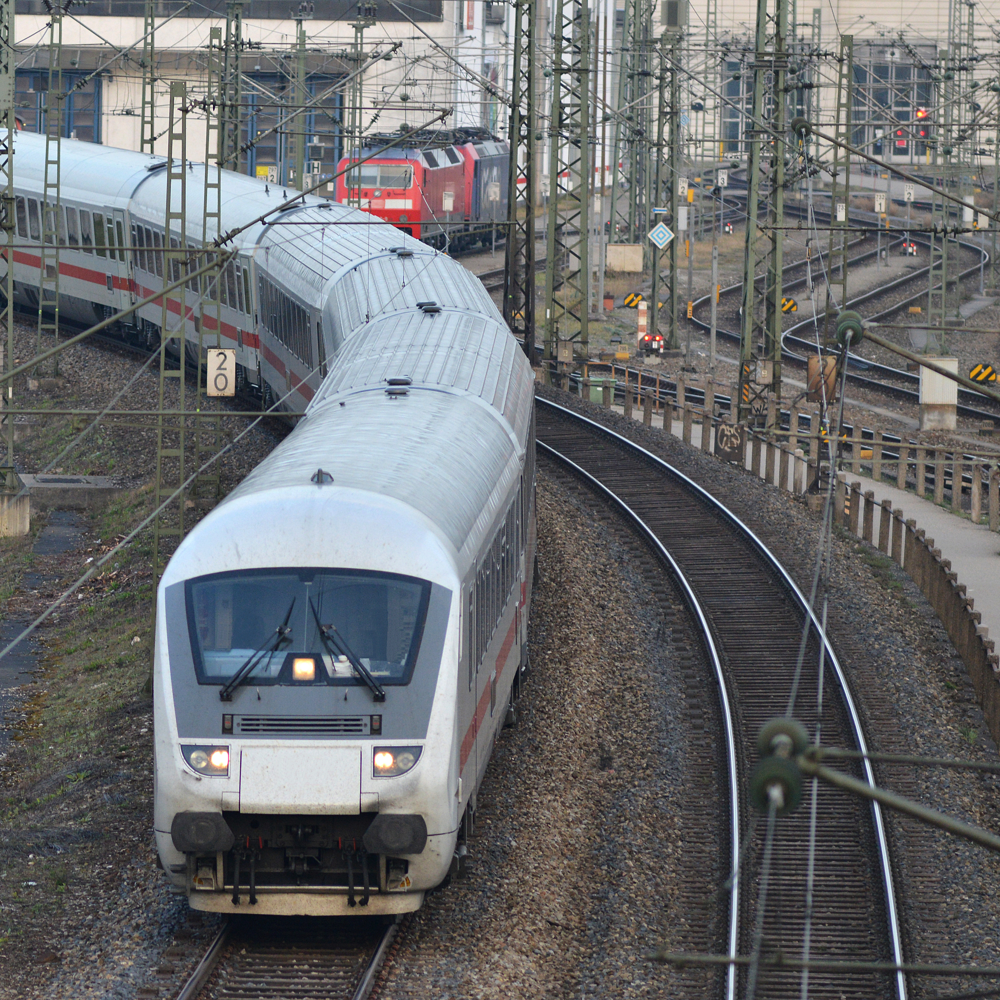 As urban areas expand the serious imbalance in local transportation demand has a significant impact on the quality of urban rail transit operations and passenger experience Train formation technology