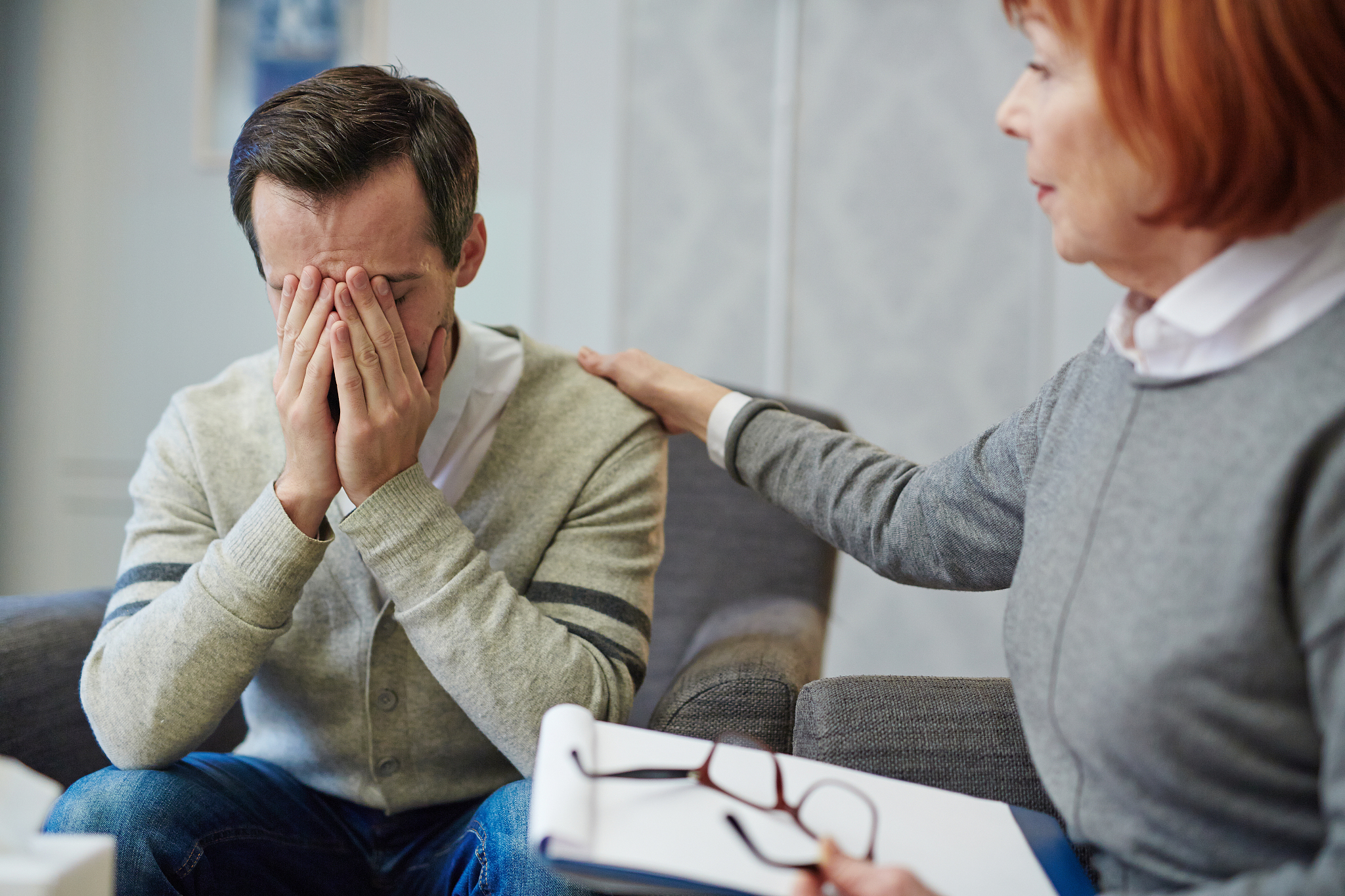 感到绝望想轻生怎么办？寻求帮助，走出困境！