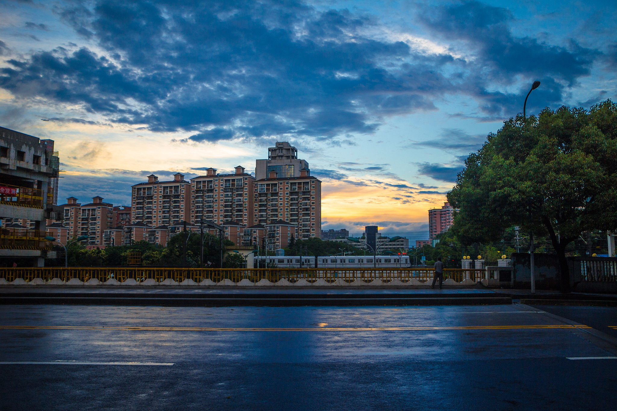 雨后的城市天空