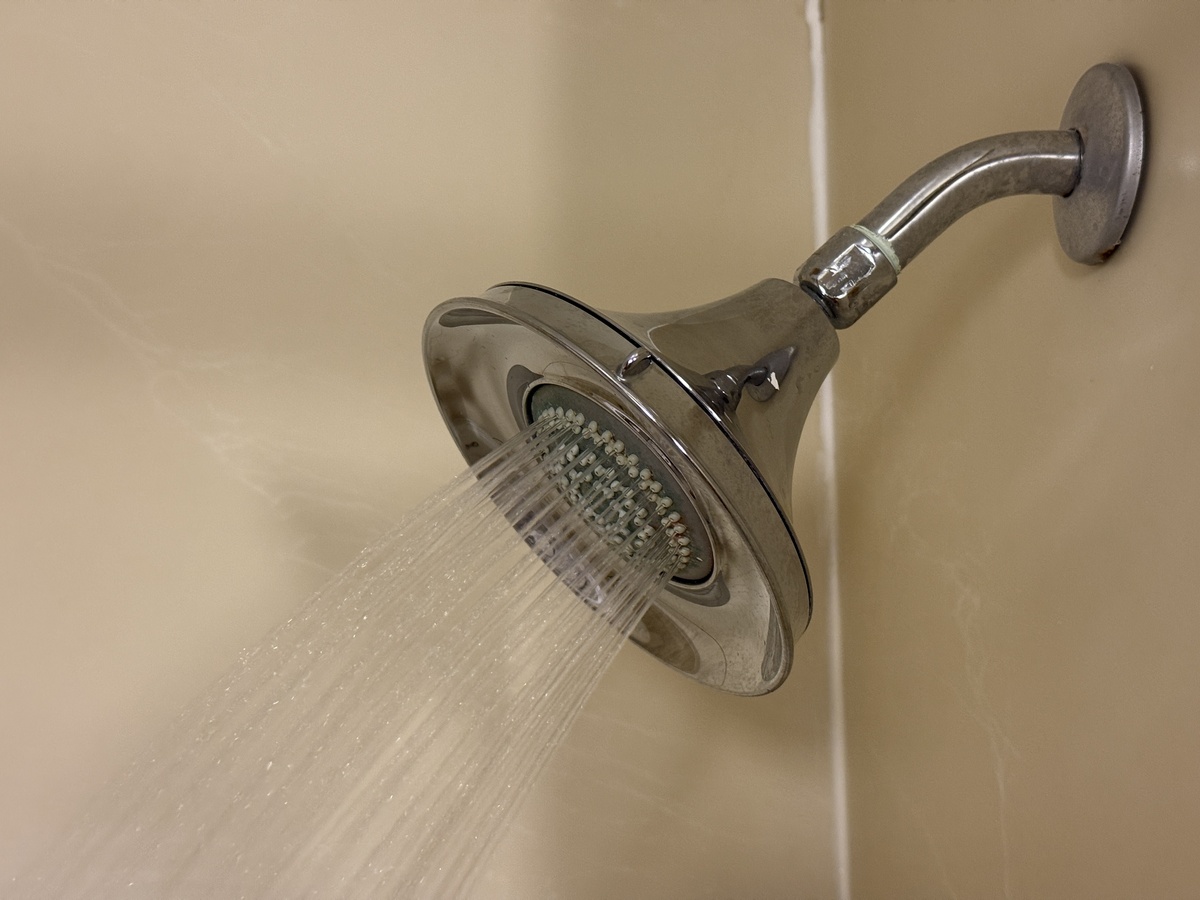 家庭装修选购花洒指南：水流量、喷头、材质、品牌、安装和水质