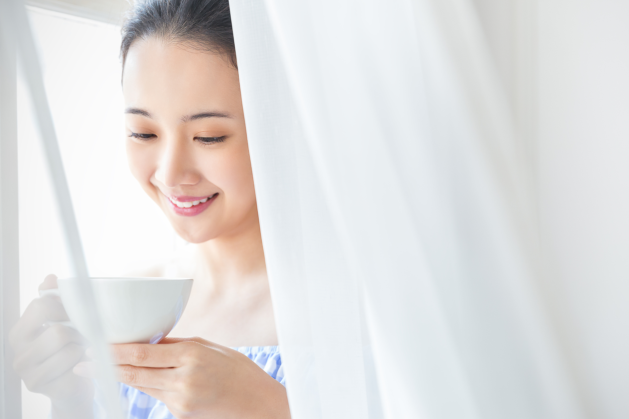 女性,泰国人,30多岁,20多岁,脸颊,人的脸部,人,<strong>女人</strong>,少女,室内