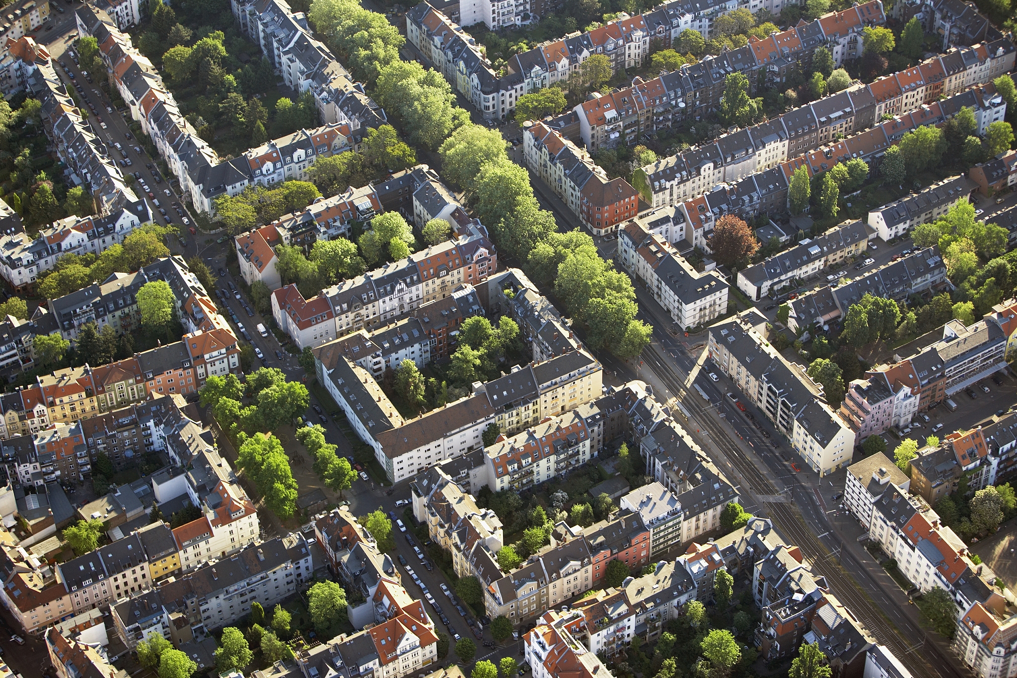 让我给事情和你说明白然后你给我总结一段话用230字帮我详细描述