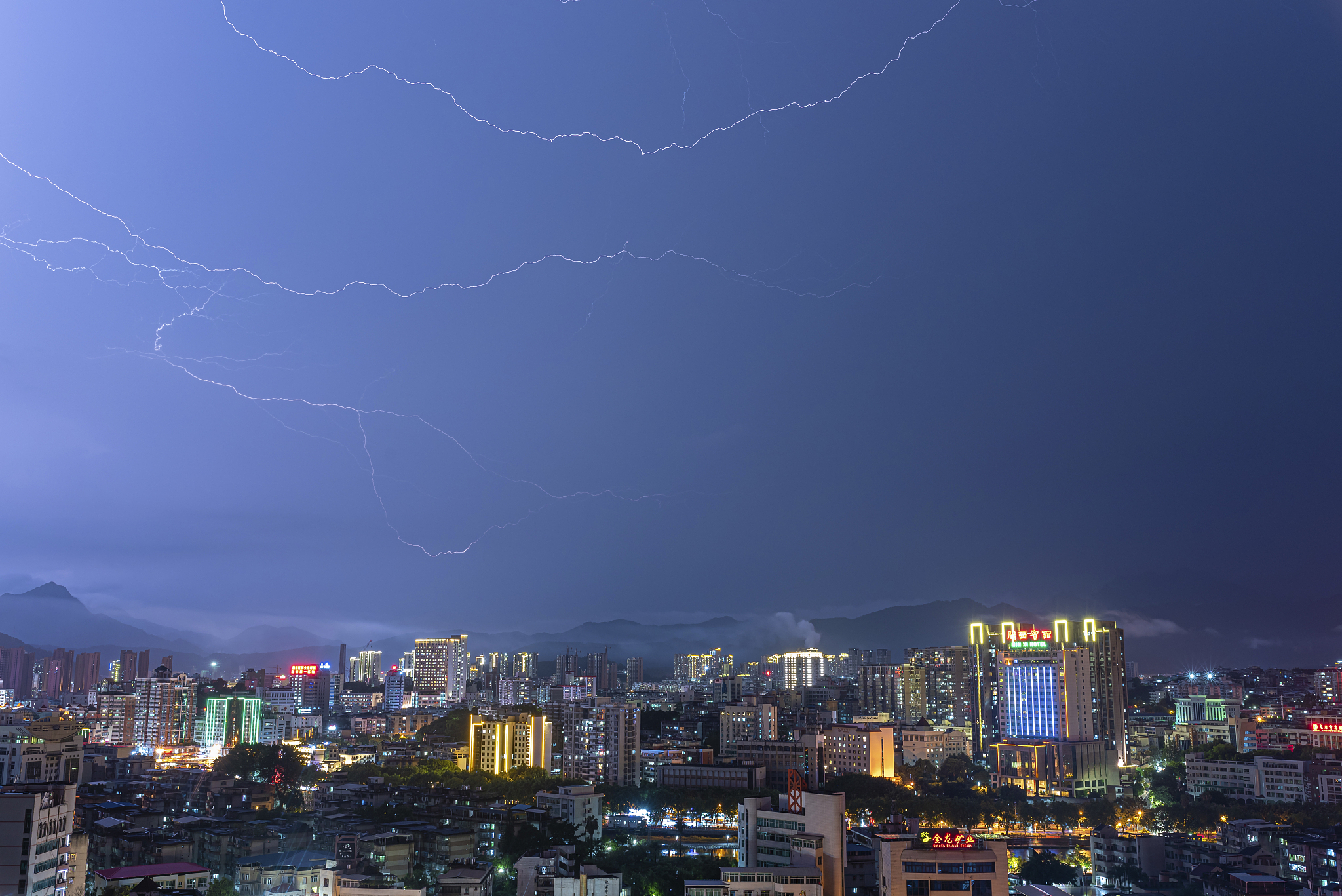 闪电之夜