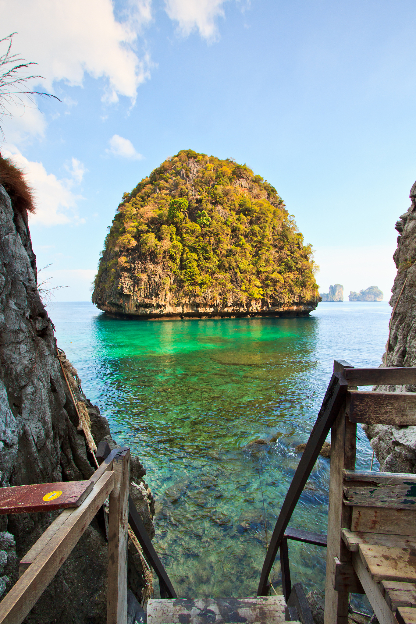 安达与岛村：两个女孩的成长与友谊故事