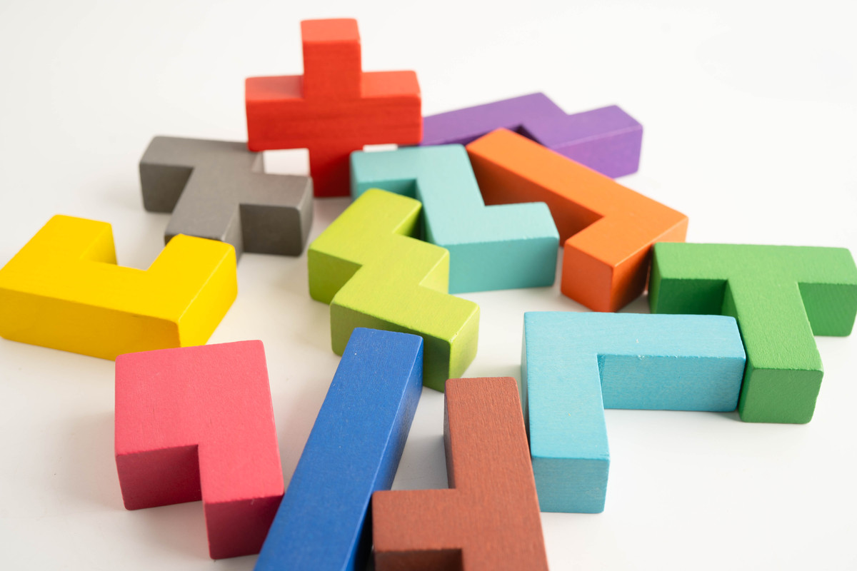 矩形拼图积木板最小覆盖块数计算 (C++ 代码)