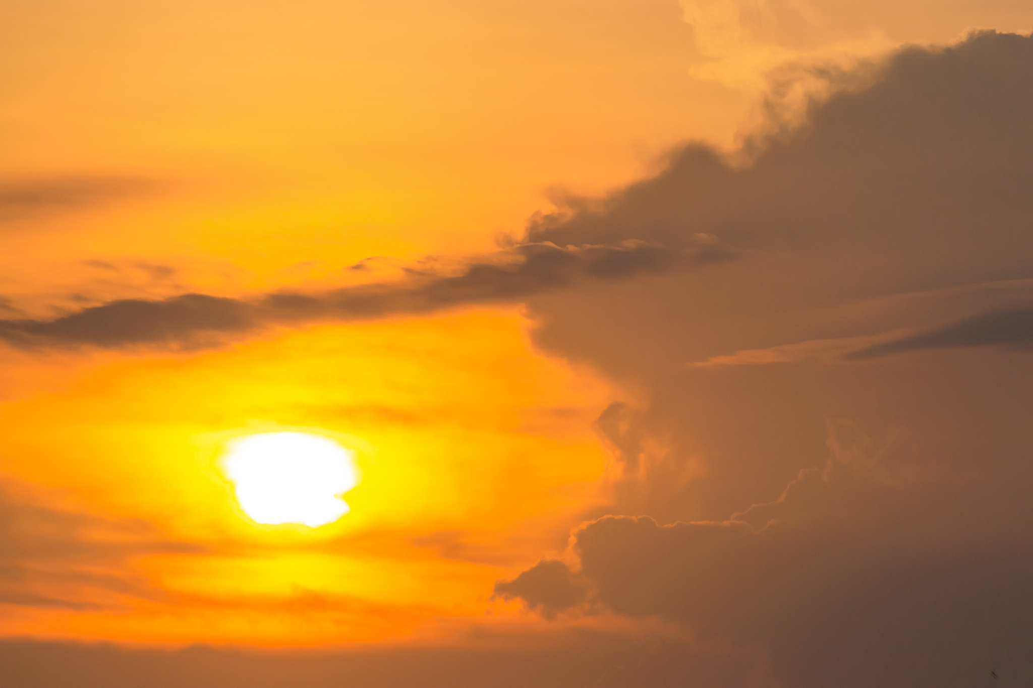 日落：天空的壮丽谢幕，一天的结束与新一天的开始