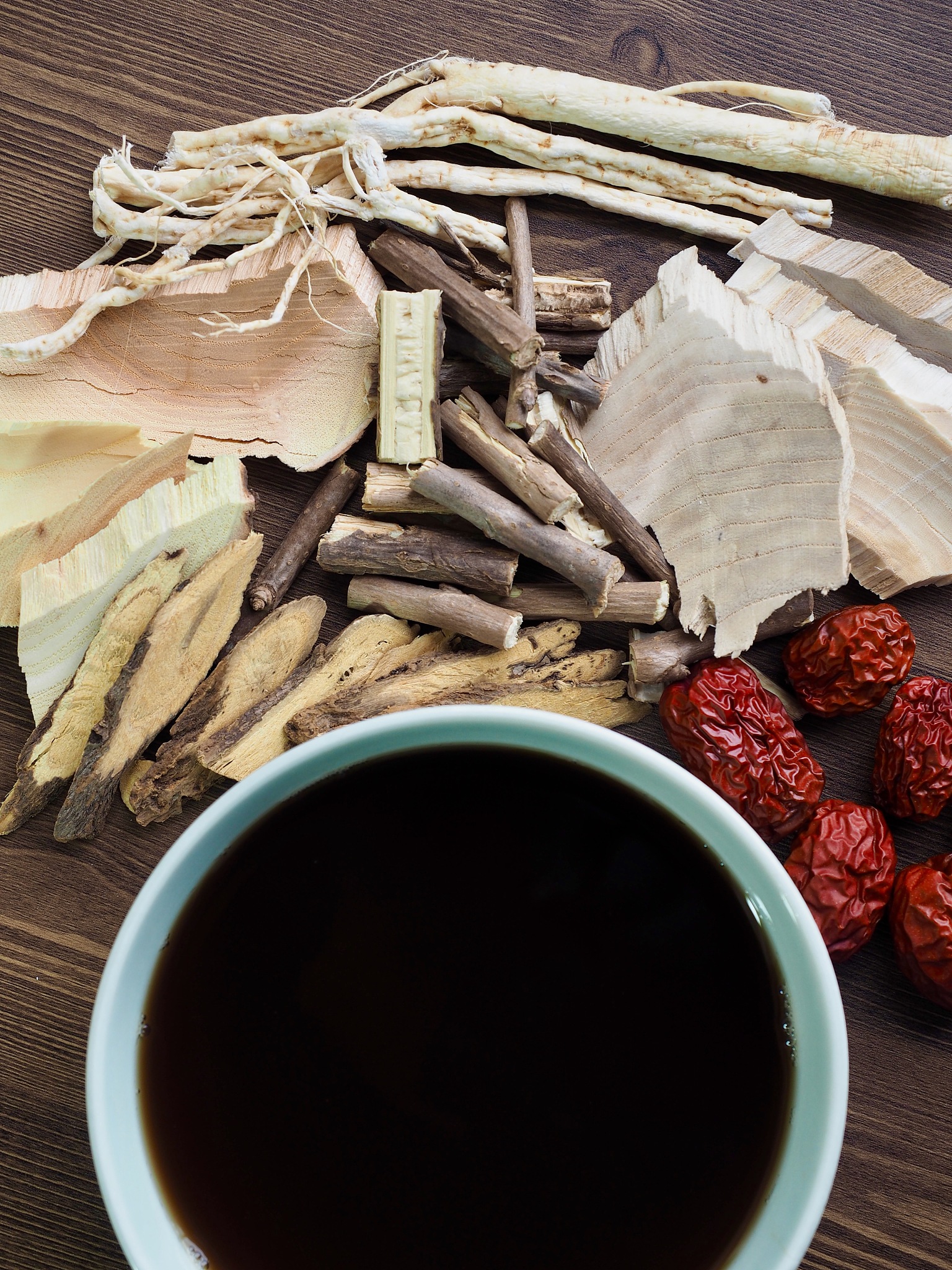 淫羊藿和枸杞子泡水喝，