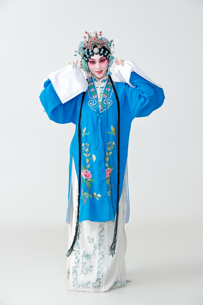 京剧和昆曲青衣(女旦)角色的女演员,是中国戏曲的国粹.