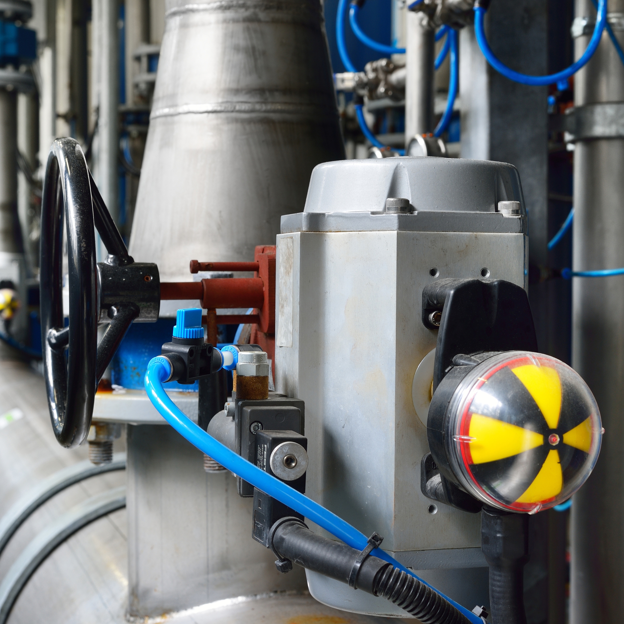 螺钉机顶升气缸不动作