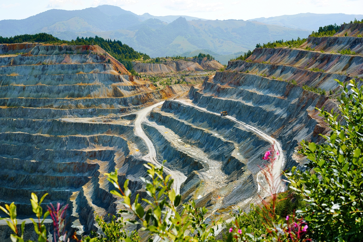 搜集兴业矿业资料