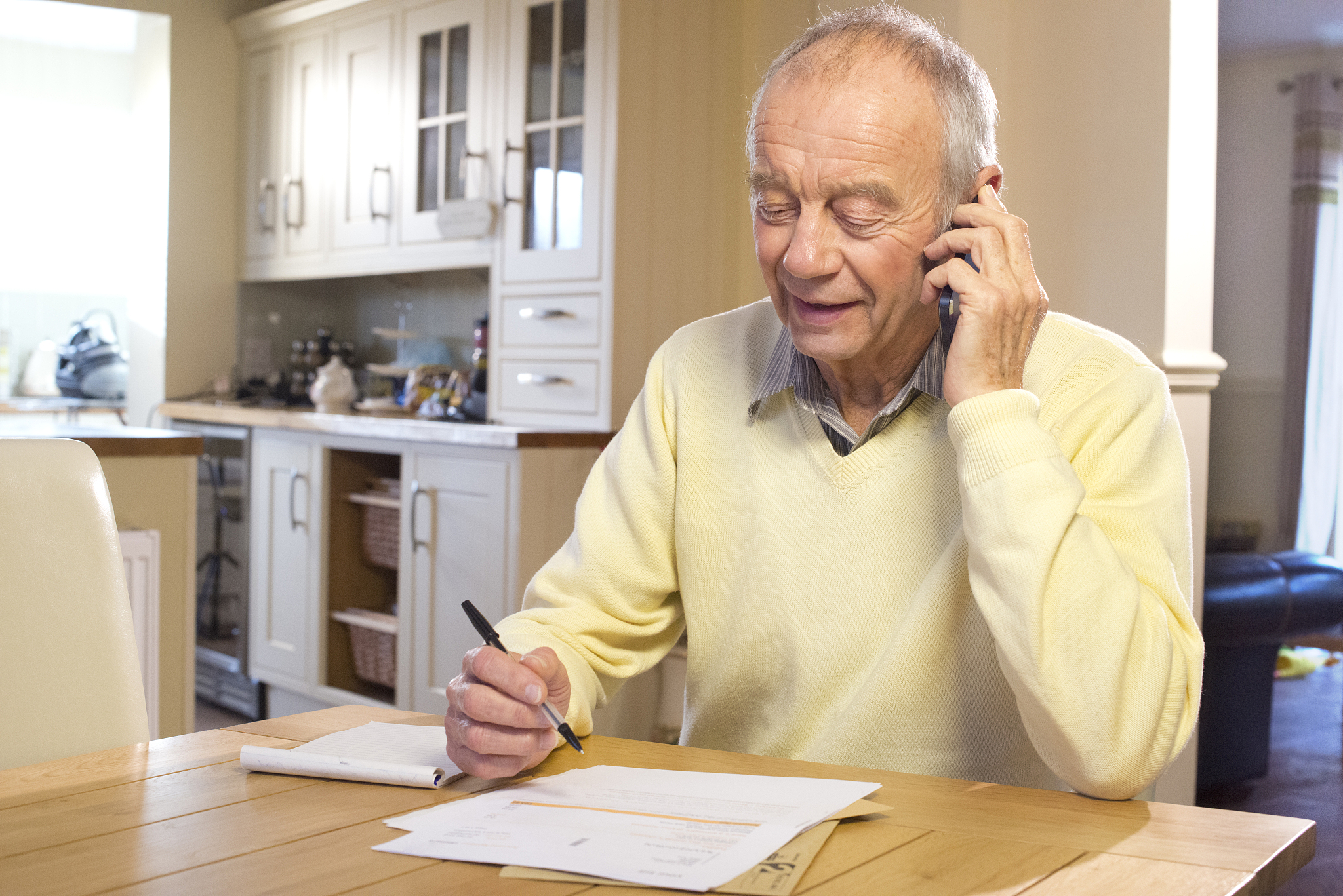 请对论文的小节内容21会计委托代理的定义进行写作保证其内容合理性不要乱写：