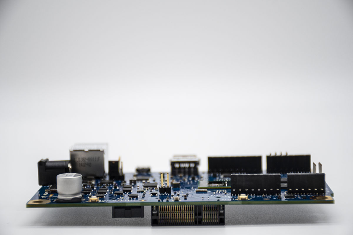 外媒motherboard是什么