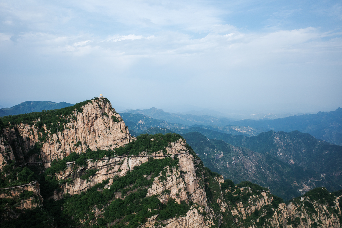 写一个关于介绍泰山的主页网站代码