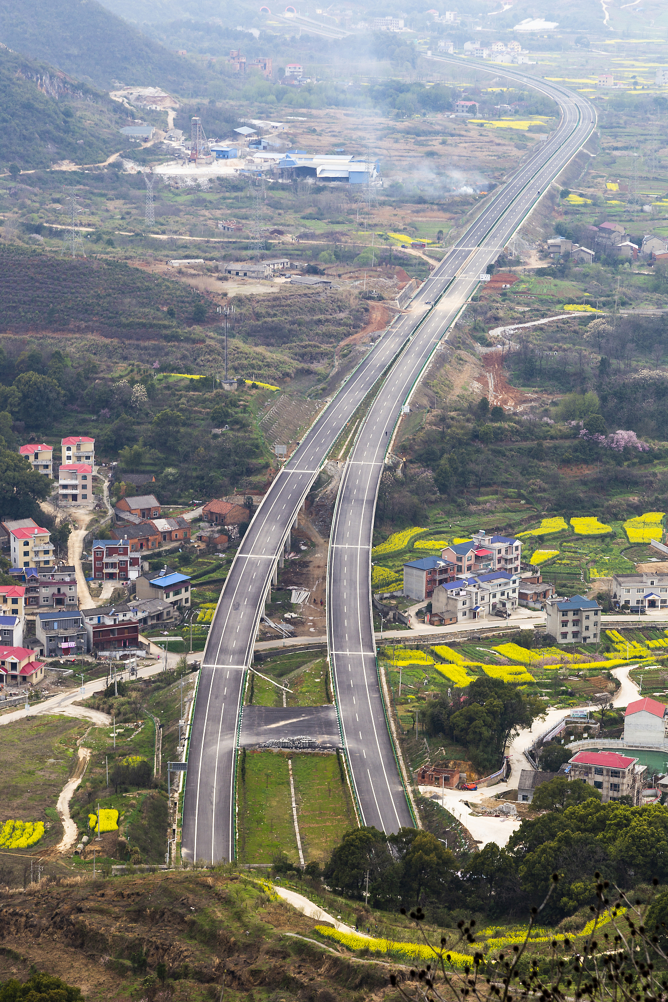 沪昆高速复线怀化至新化段正式通车，缓解交通压力提升通行效率