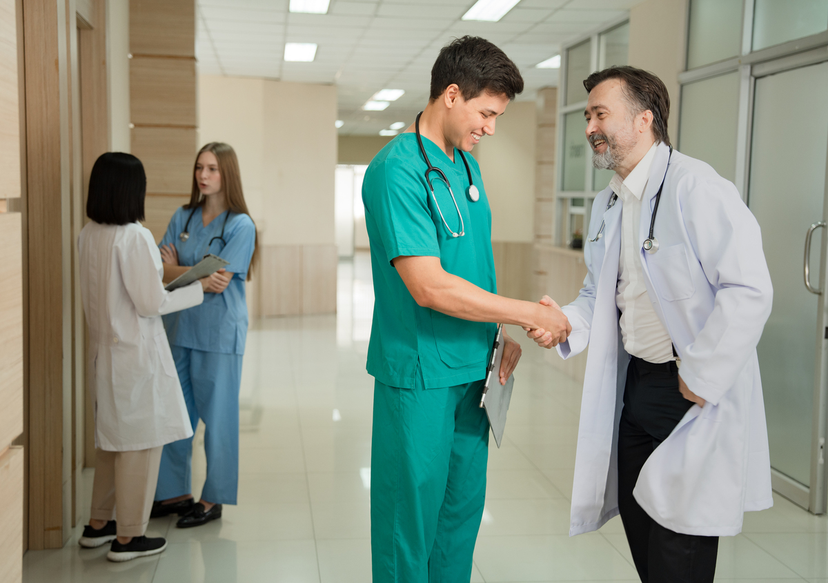 男生学护理的优势：机遇与发展