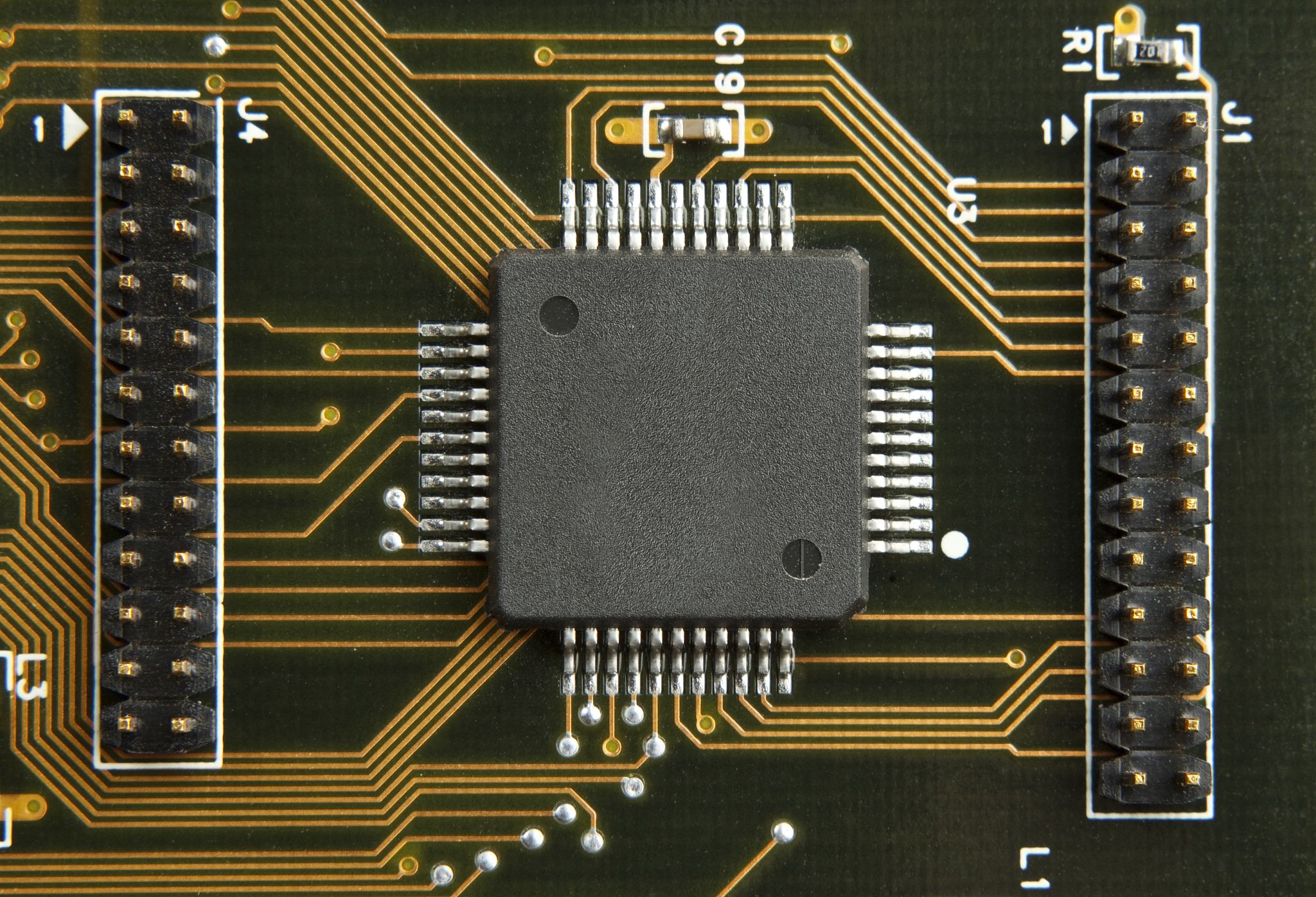 LM393比较器模块原理介绍介绍要详细的最好从底层元器件分析 LM393比较器模块原理介绍介绍要详细的最好从底层元器件分析
