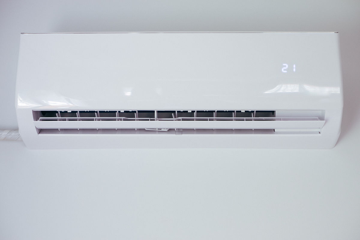 KFR-26GWNhAd1BAj和KFR-26GNhAd1BAj是一样吗帮我用180字详细描述