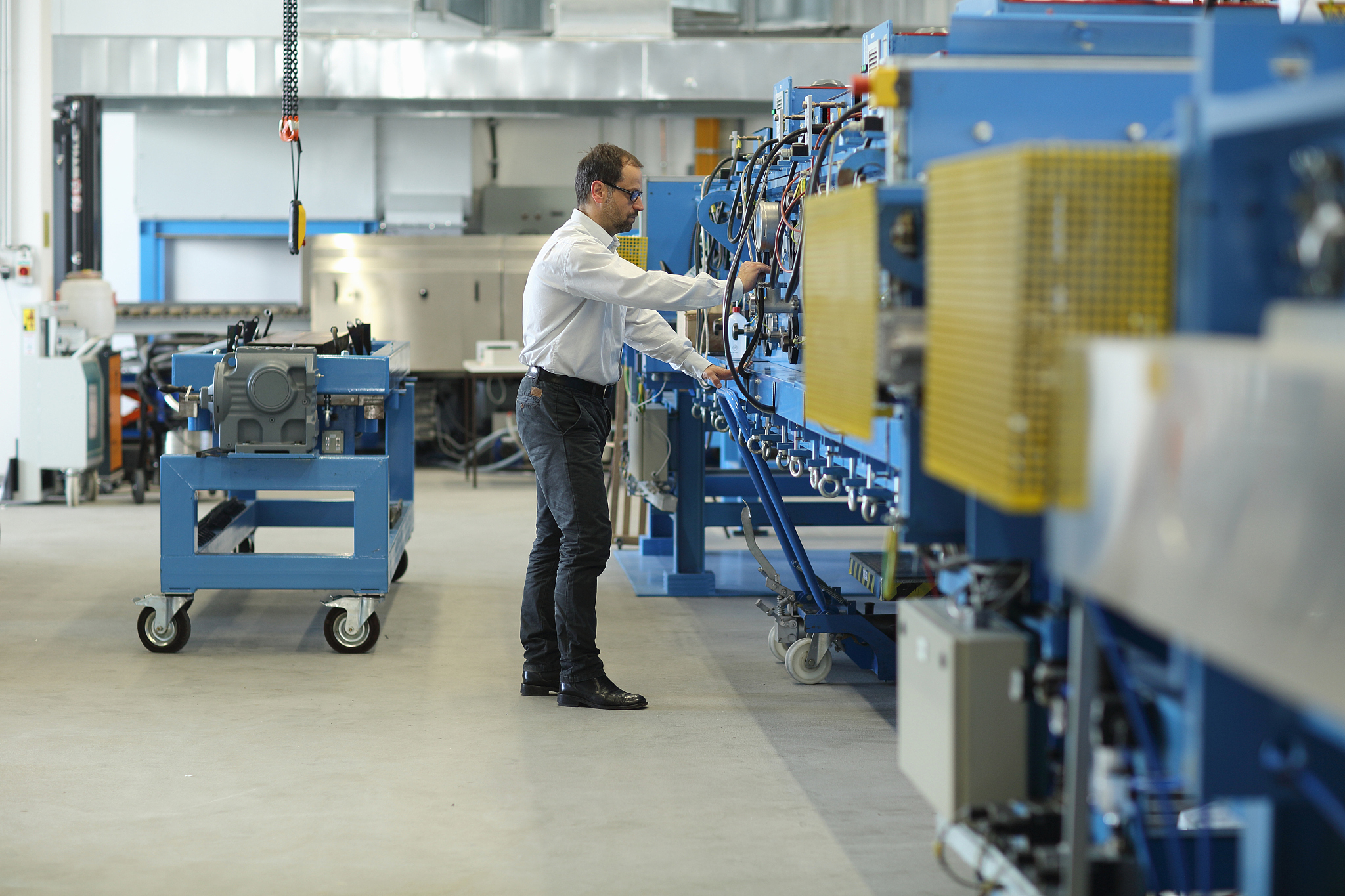 贝克休斯Baker Hughes通过哪家公司从中国采购油气井用encapsulated hydraulic control line等产品？