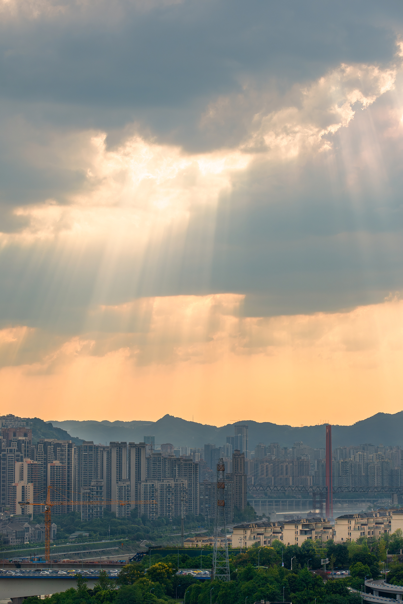 重庆天空色彩的特点 - 从雾霾到城市灯光