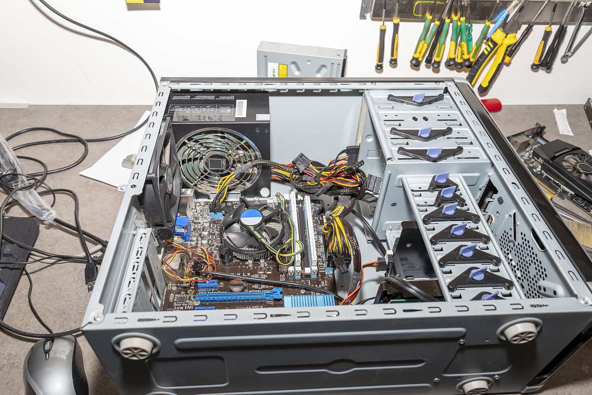 电脑组装教程：从配件选择到系统安装，小白也能轻松上手