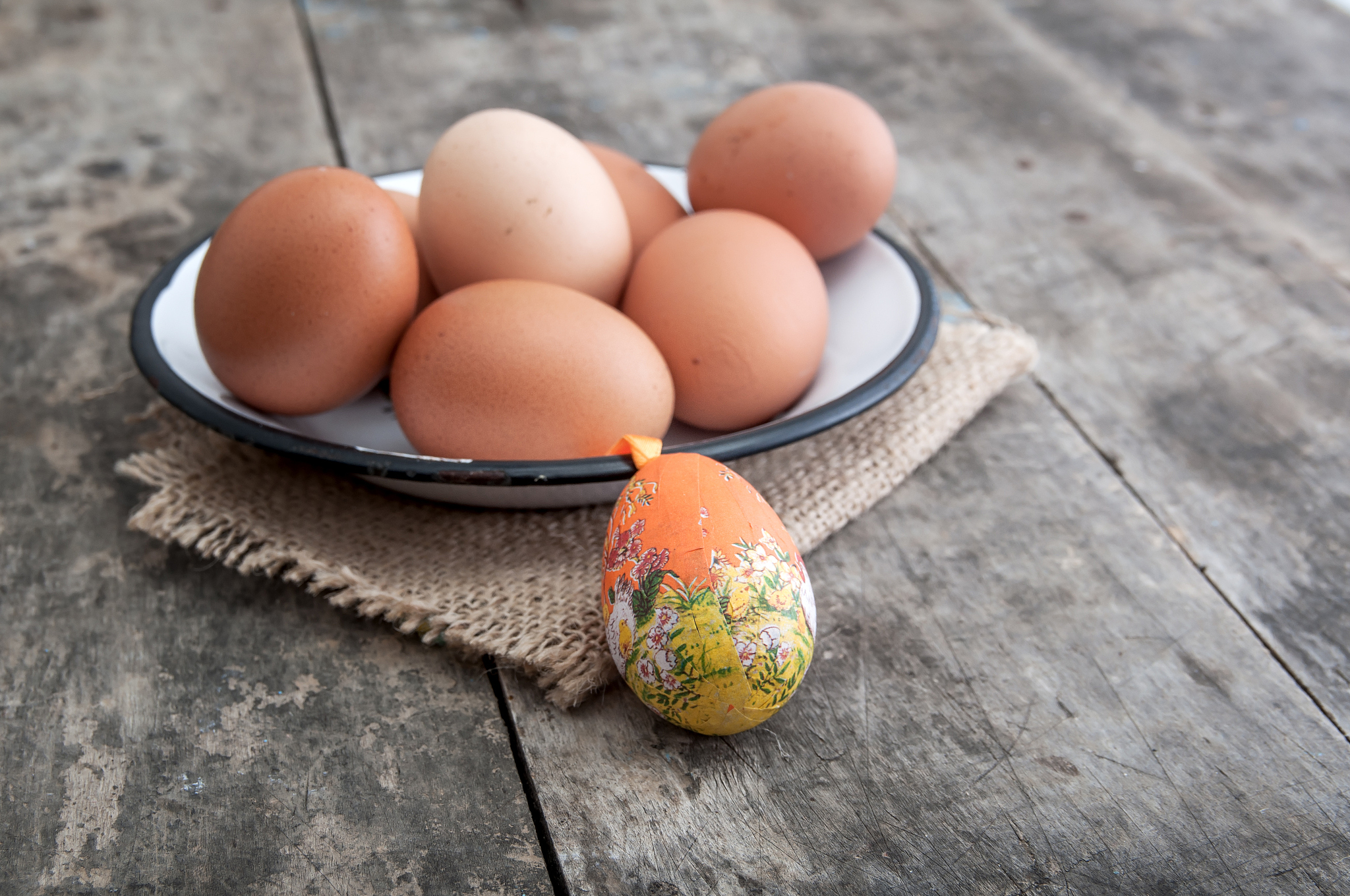 fresh organic eggs