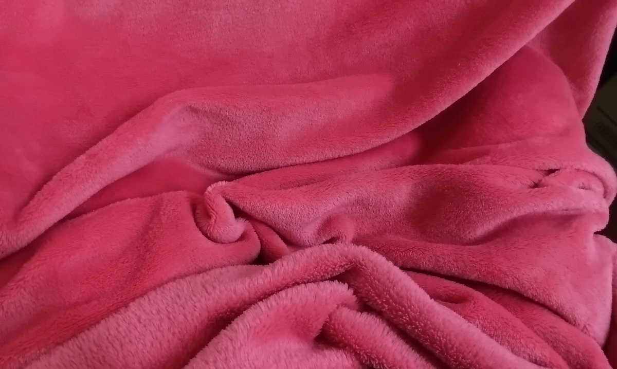 天鹅绒：柔软、光滑、光泽感的奢华面料