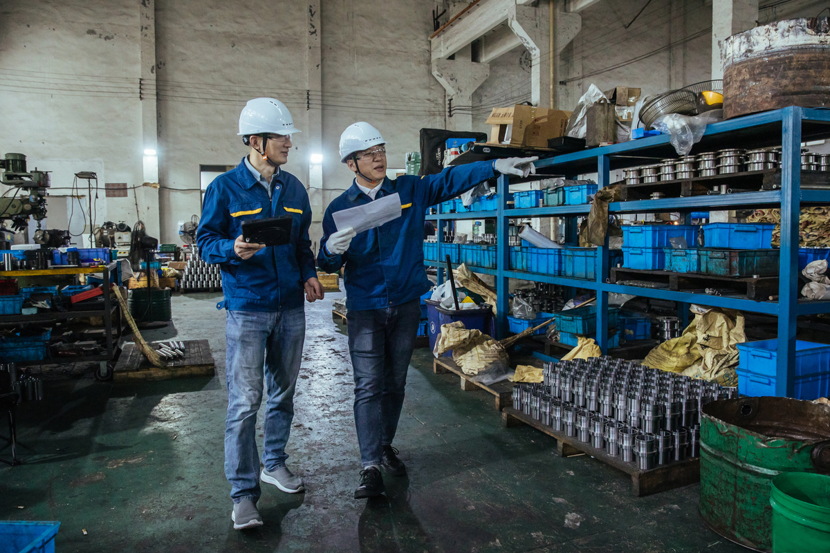 工厂生产状况 - 中文翻译