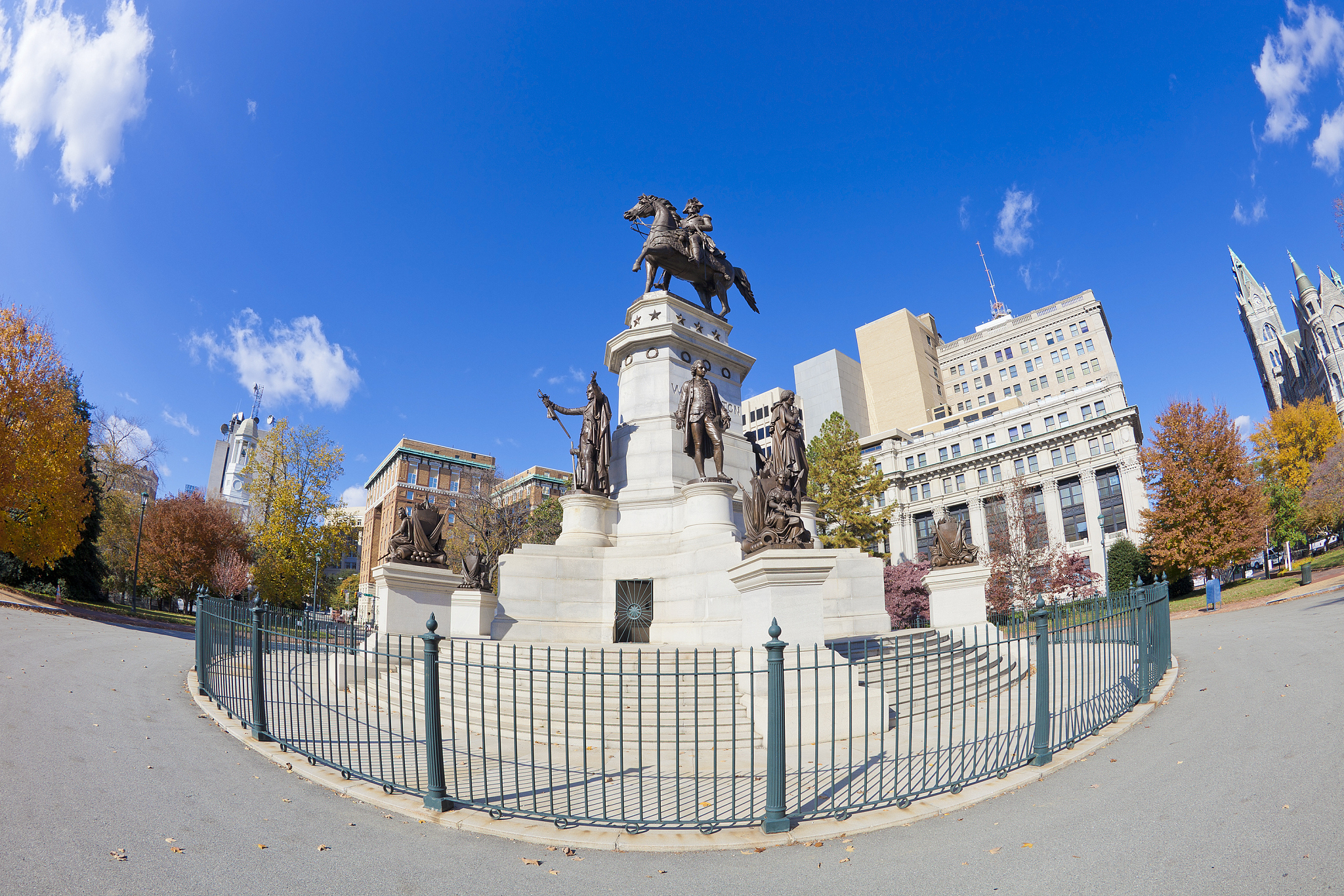 2211786403：写一段为什么我想去奥地利旅游的300个单词的演讲稿		尊敬的评委各位观众大家好！今天我想和大家分享一下我为什么想去奥地利旅游的原因。奥地利是一个充满魅力的国家它的自然风光、文化遗产和人民风情都深深地吸引着我。首先奥地利的自然风光是令人惊叹的。这里有壮观的阿尔卑斯山脉、清澈的湖泊和迷人的山谷。我想去探索这些美景感受大自然的力量和美丽。在这里我可以徒步旅行、滑雪、划船或者骑自行车