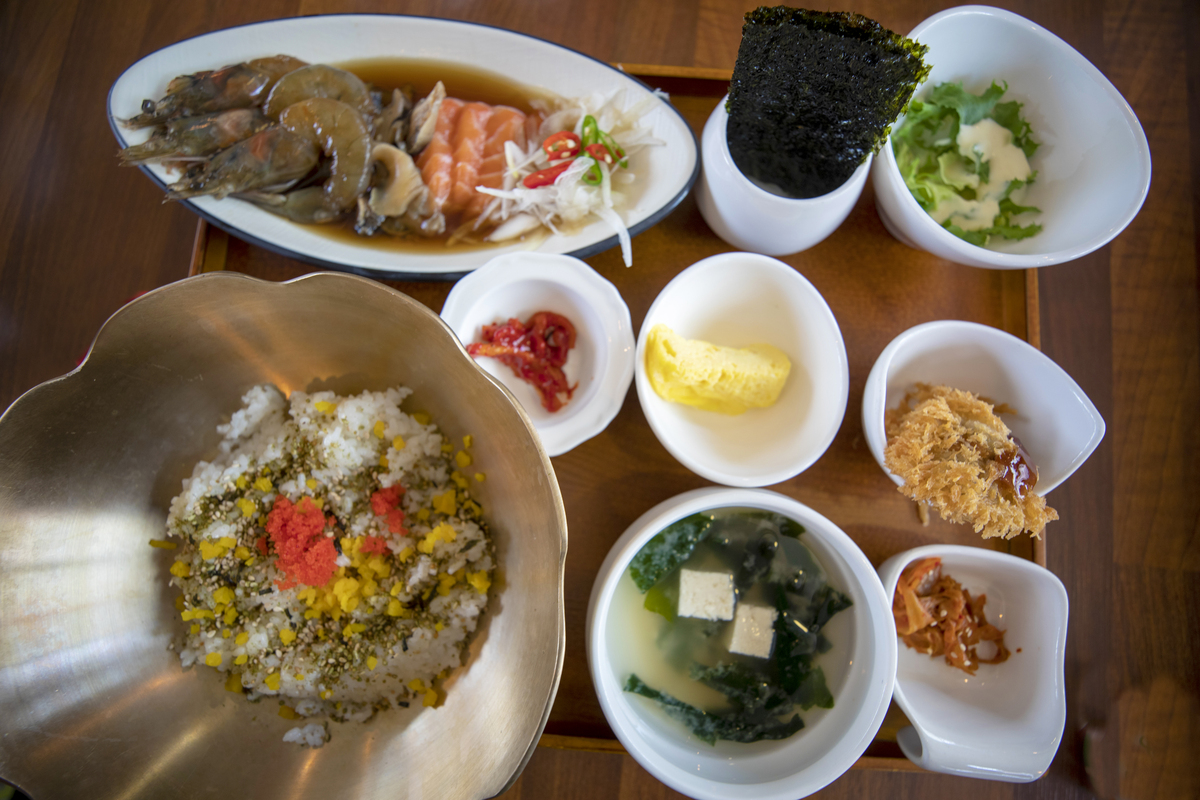 写一篇英文论文介绍去我去泰山旅游准备吃的山东美食以I做为主语以我打算品尝……开头美食和特产介绍用现在时美食和特产的历史传说用过去时。不少于500词