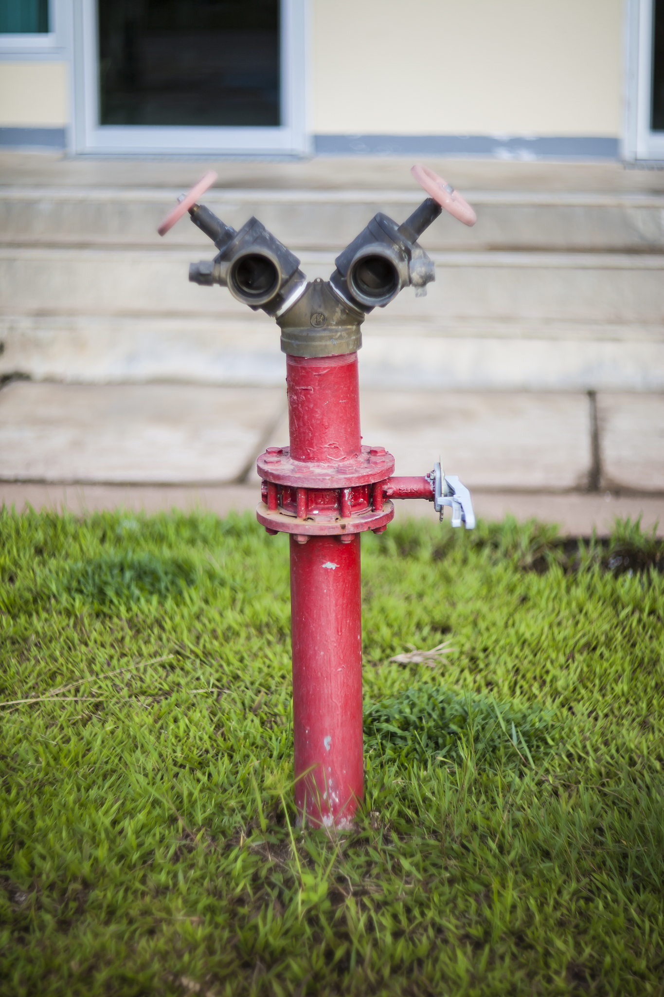 消火栓无水违反的规范：GB 50016-2014 第4.3.3条