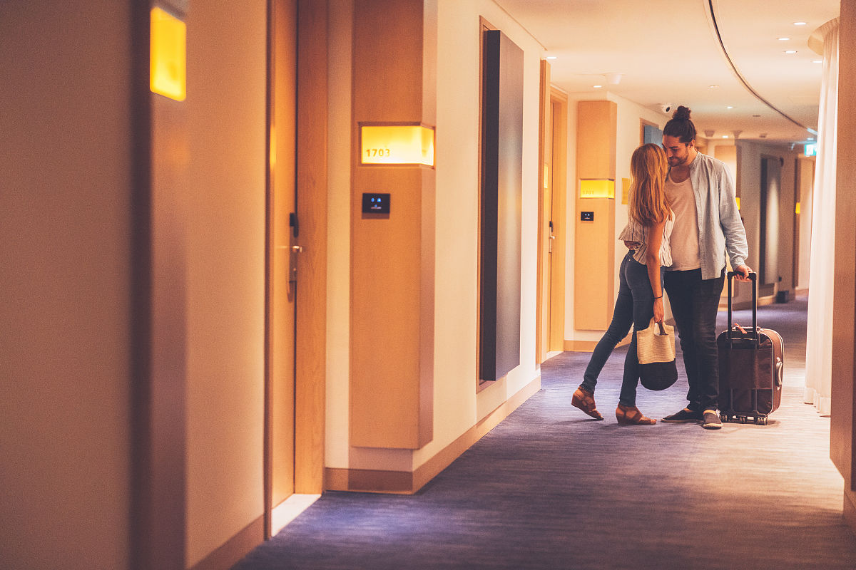 清沐酒店集团发展战略实施的保障措施 用800字描述