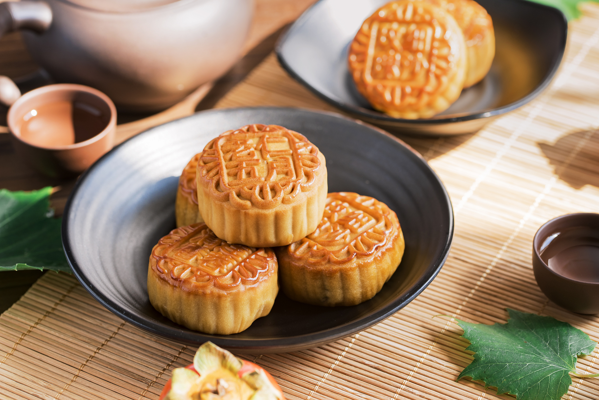 中秋月饼买二送一！团圆美味，优惠享不停！