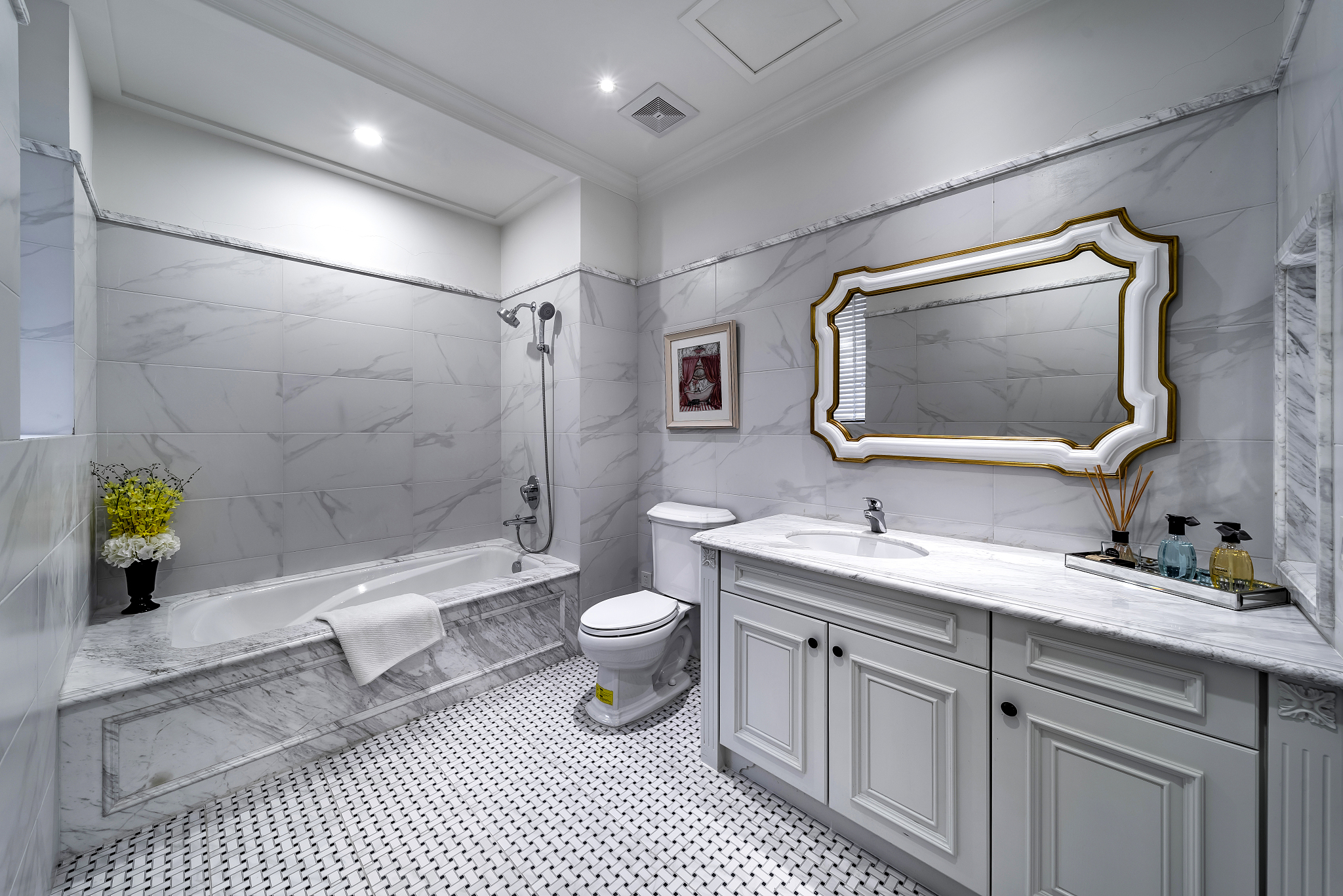 卫生间墙砖用柔光精雕好吗？优缺点分析