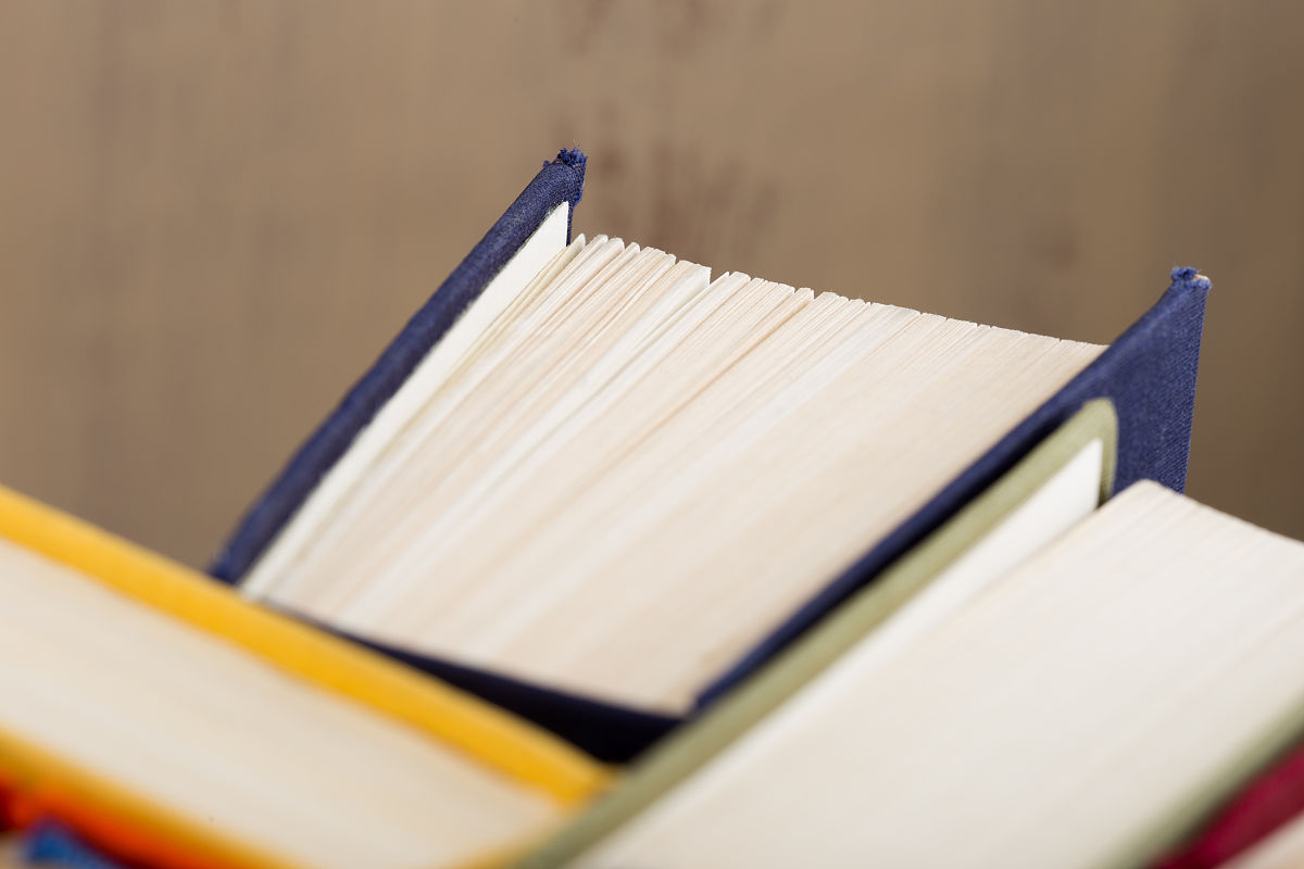 叙述当代大学生对爱国主义产生这些观点的原因