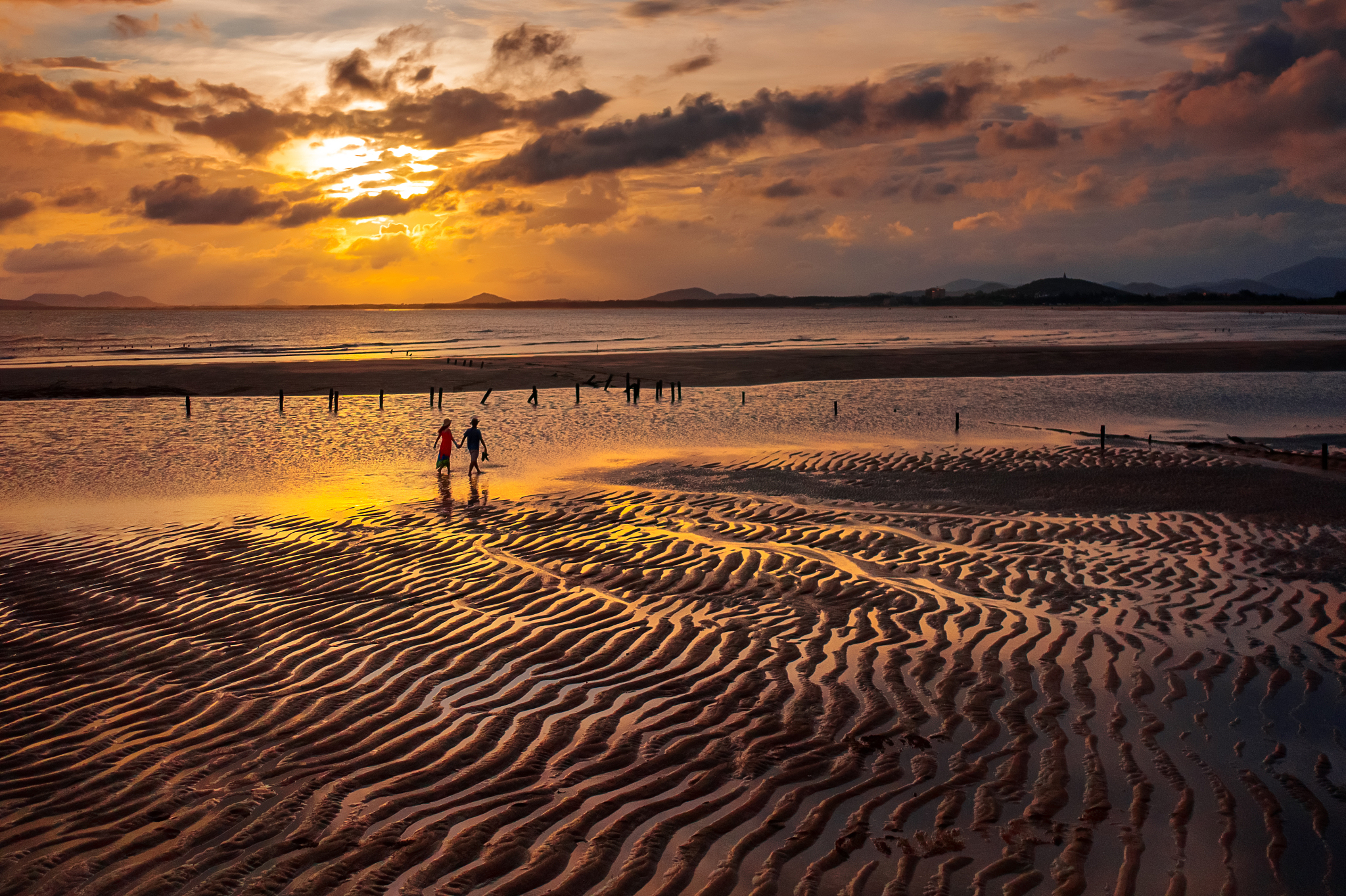 深茂铁路阳江站主线即将完工，预计今年通车