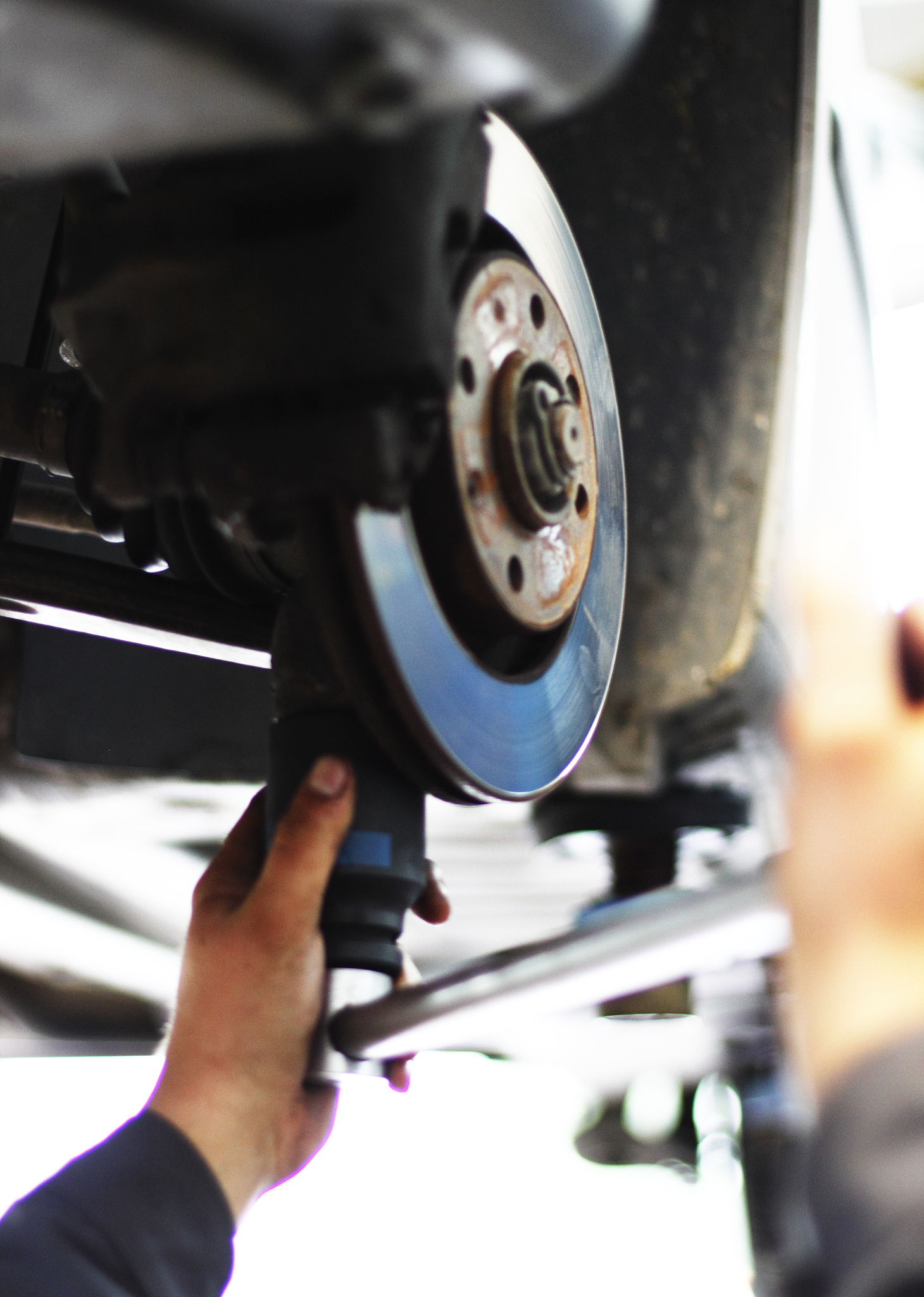 离合踏板不自动回位的原因解析 离合踏板不自动回位的原因解析