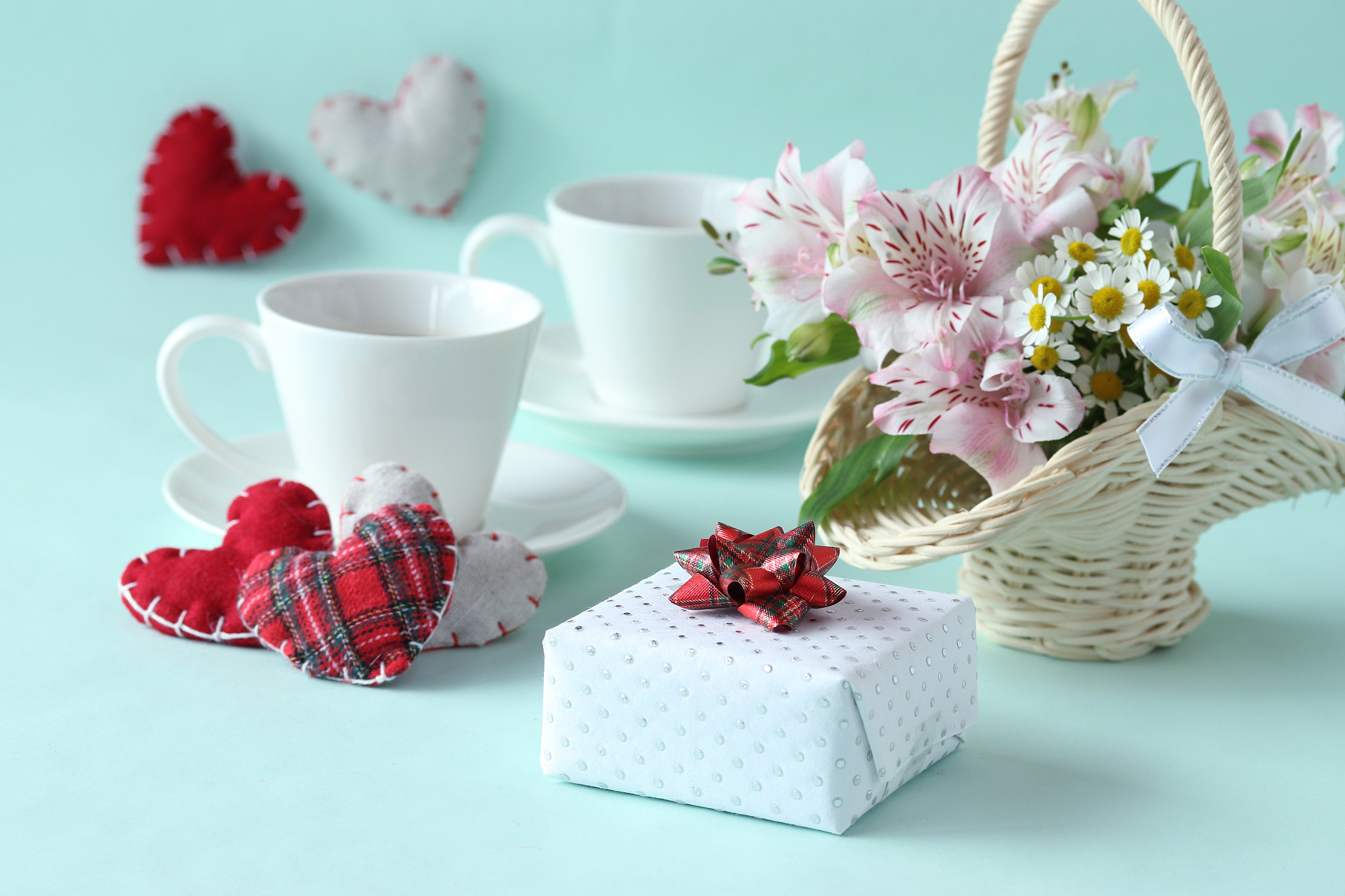 请帮我把这句中文翻译成英文我需要翻译结果学术一些符合论文投稿风格我想翻译的句子是：小白菊内酯parthenolidePTL一种从中药小白菊的叶子中提取得到的倍半萜烯内酯类天然产物表现出良好的抗肿瘤活性然而PTL对宫颈癌的作用及分子机制尚不清楚。我们的研究结果显示PTL能明显抑制宫颈癌细胞HeLa和SiHa的增殖且呈浓度和时间依赖性。此外PTL通过抑制VEGF、MTA1、TGF-β1的表达显著抑制宫