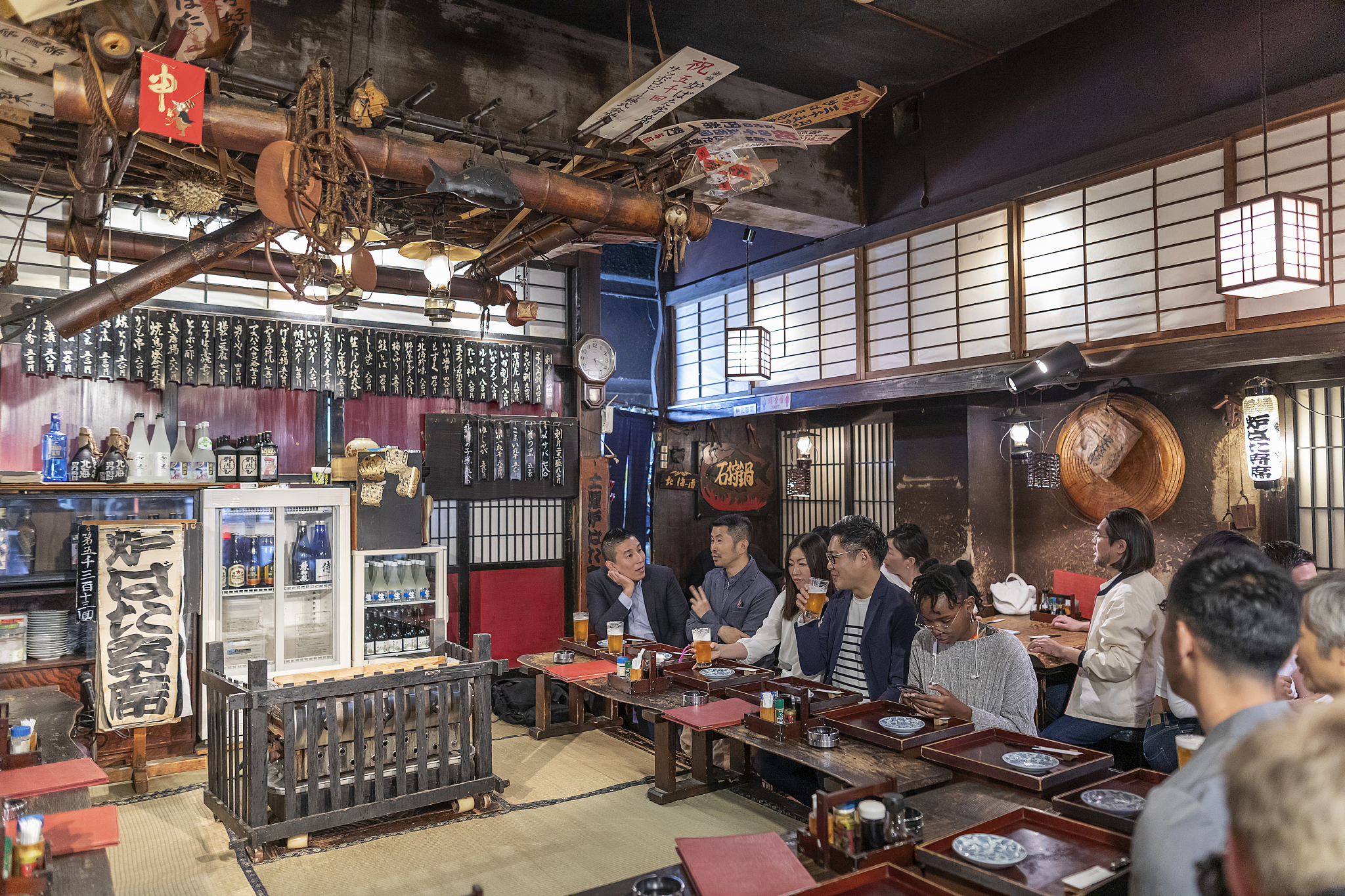 写一个出色的，短视频探美食店脚本