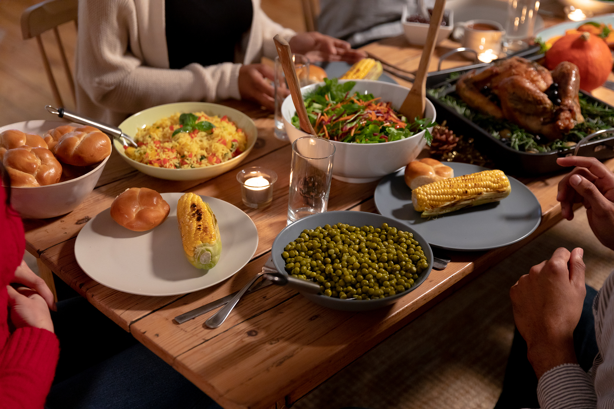 millennial adult friends celebrating thanksgiving together at ho