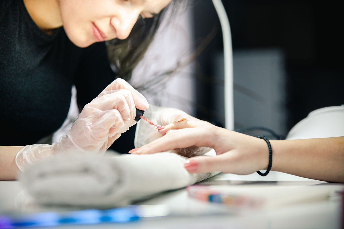 我就是一个新手美甲师学了两个月学会了应该去哪里工作