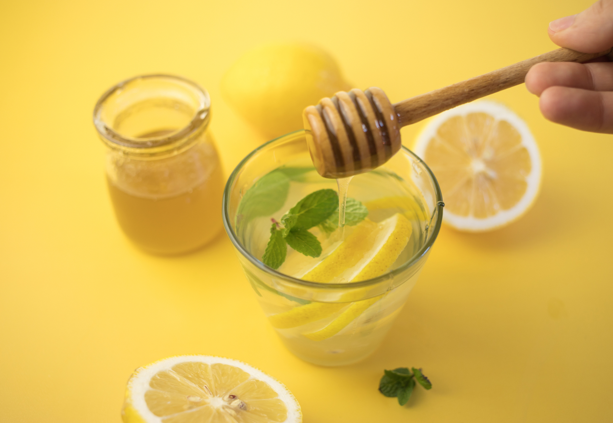 以柠檬蜂蜜水为题用吹爆写15篇小红书标题带上小红书表情