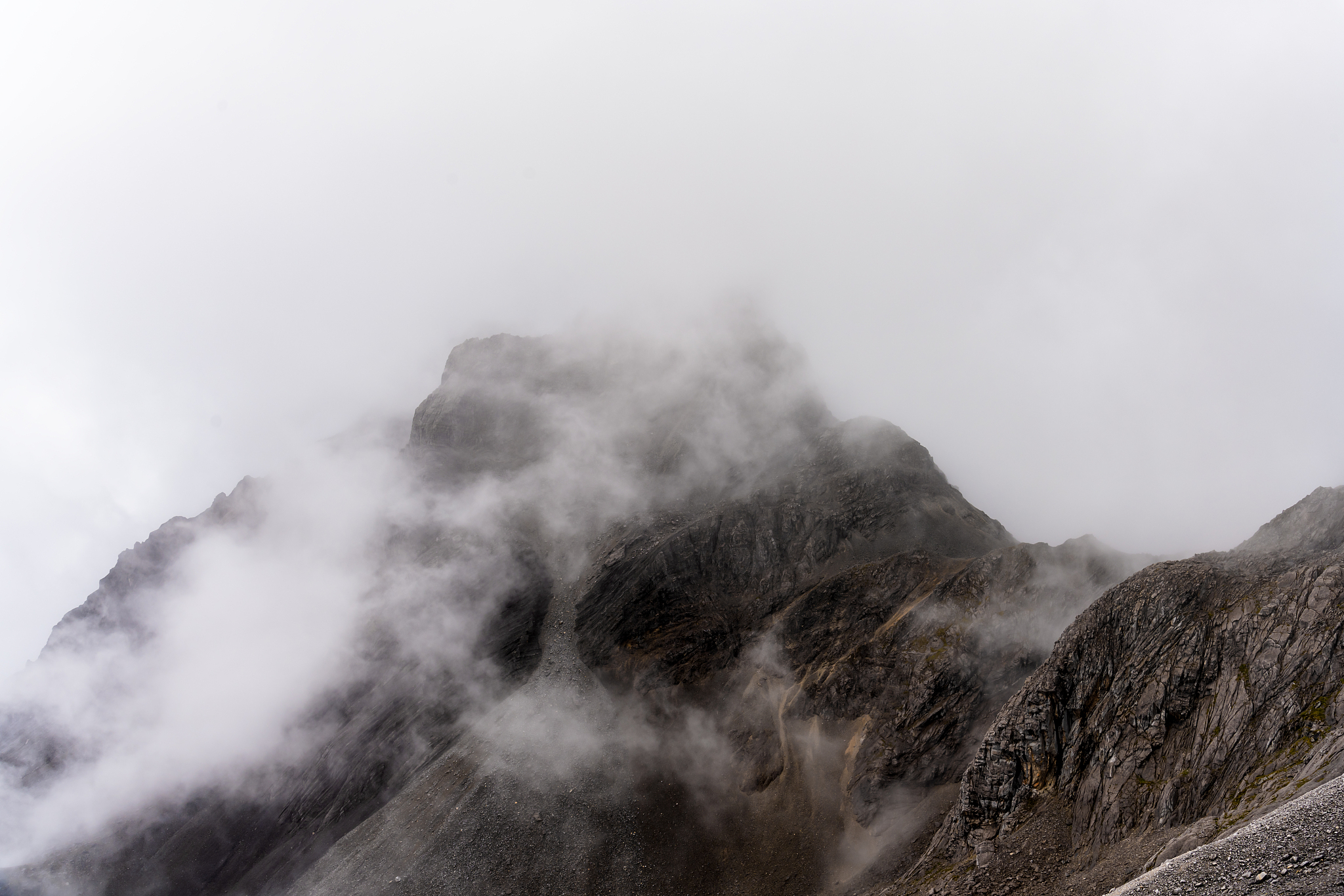 帮我制订一份详细的玉龙雪山上下山路线