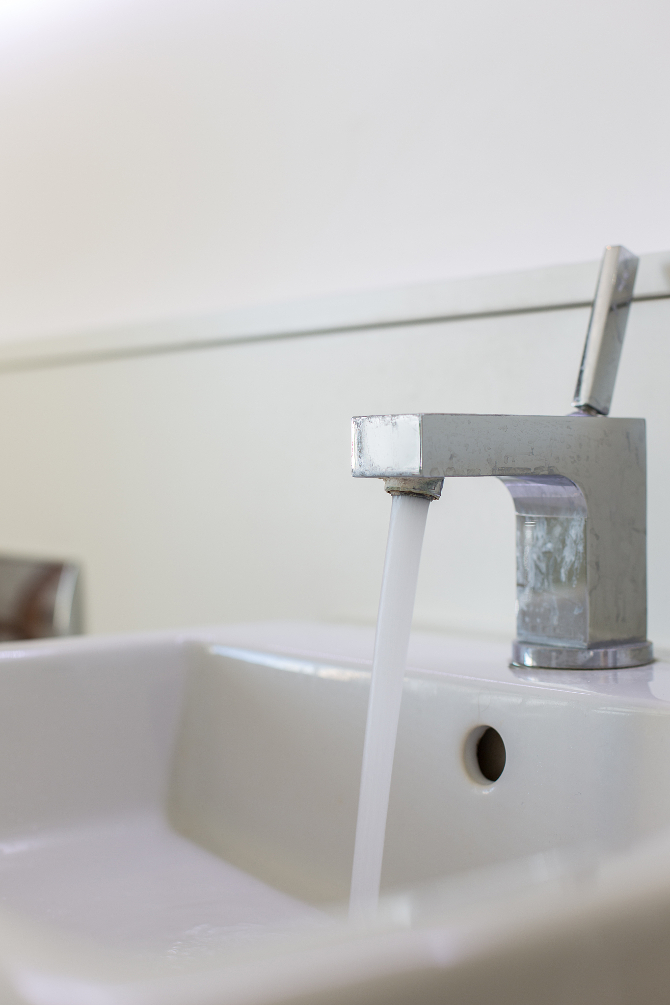 台下盆怎么固定不会掉，