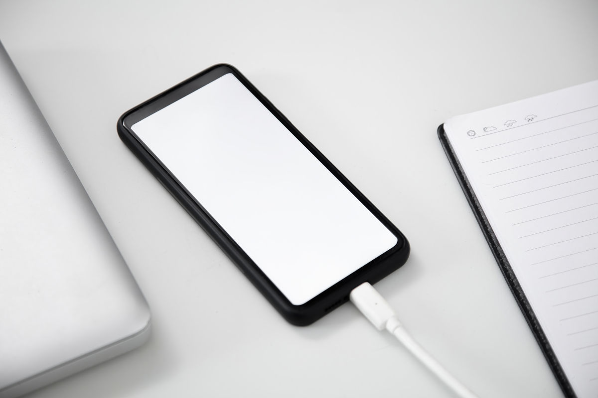 手机无法自动关机？解决手机黑屏但无法关机问题